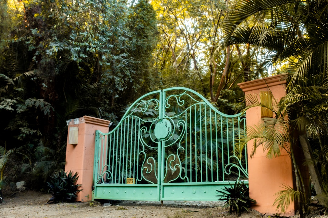 Metal gate installation in Mount Pleasant, SC